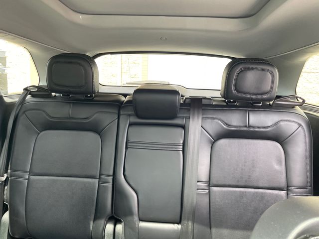 Vehicle image 36 of 40