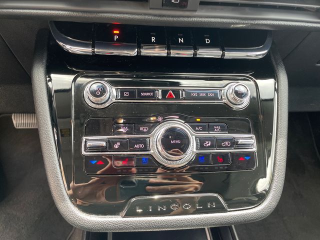 Vehicle image 32 of 40