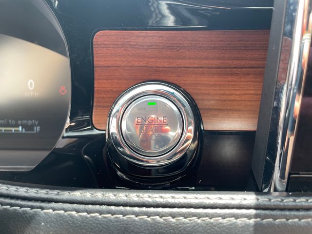 Vehicle image 35 of 40