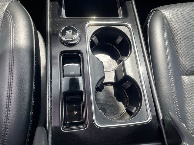 Vehicle image 34 of 40