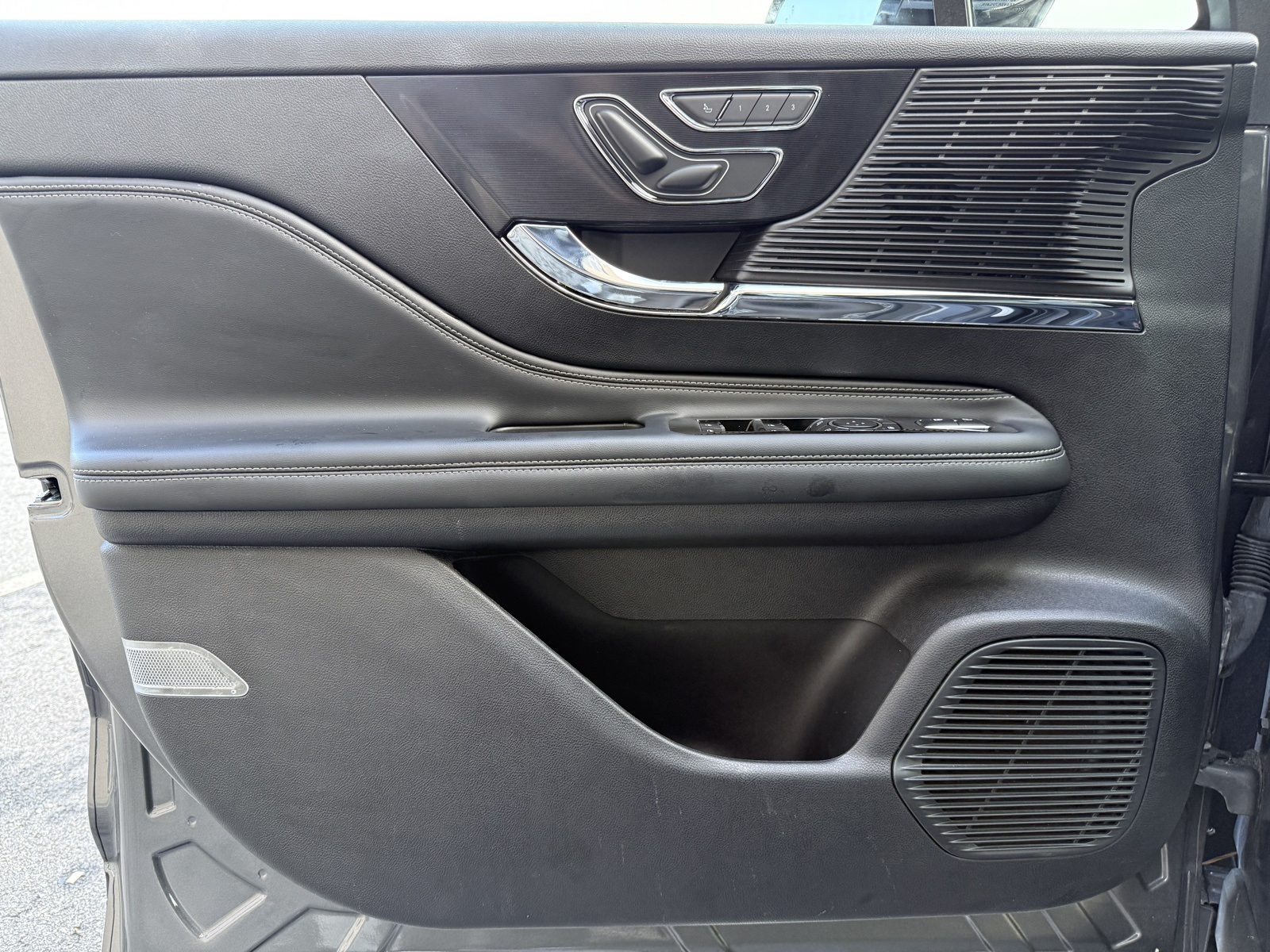 2022 Lincoln Corsair Standard Image 41 of 50