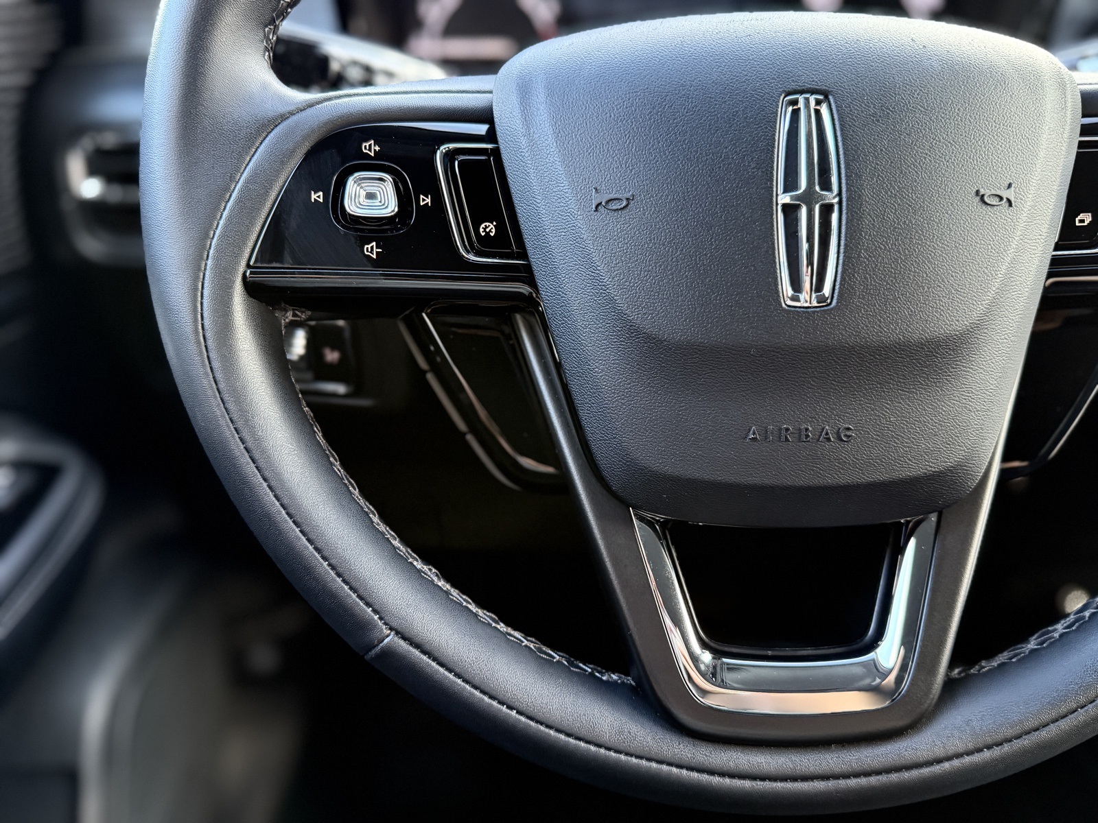 2022 Lincoln Corsair Standard Image 36 of 50