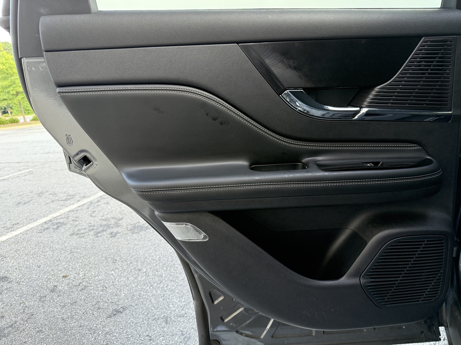 2022 Lincoln Corsair Standard Image 42 of 50