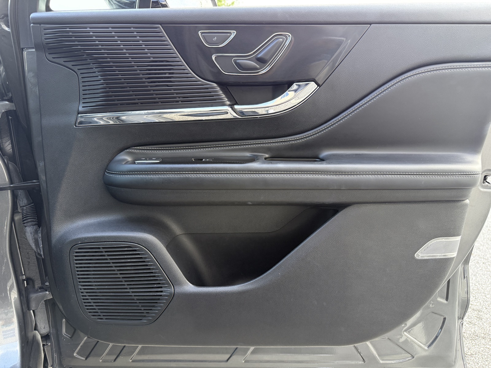 2022 Lincoln Corsair Standard Image 44 of 50