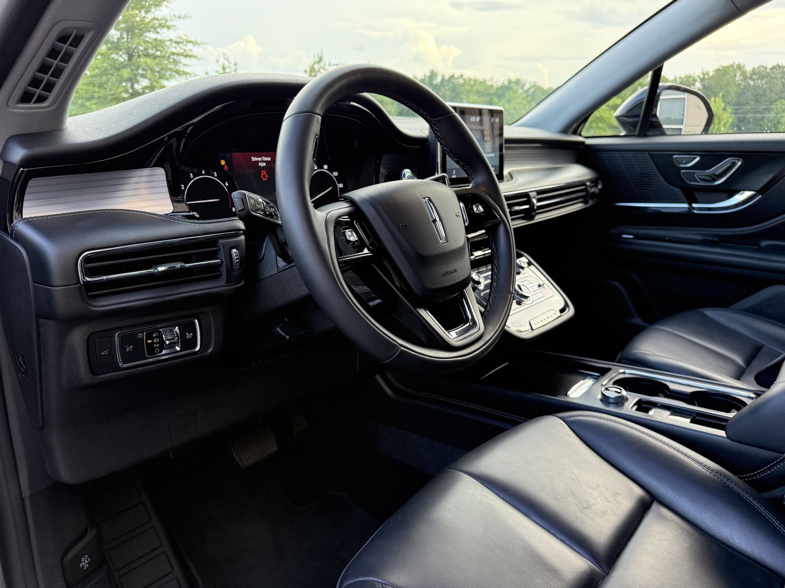 2022 Lincoln Corsair Standard Image 35 of 50