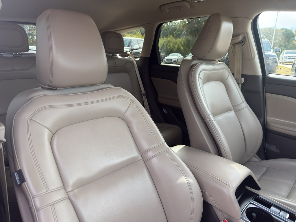 2022 Lincoln Corsair Standard Image 8 of 17