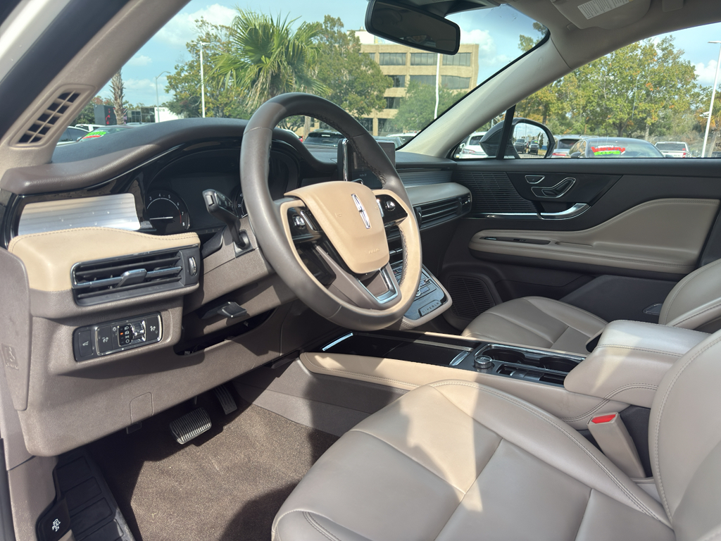 2022 Lincoln Corsair Standard Image 13 of 17