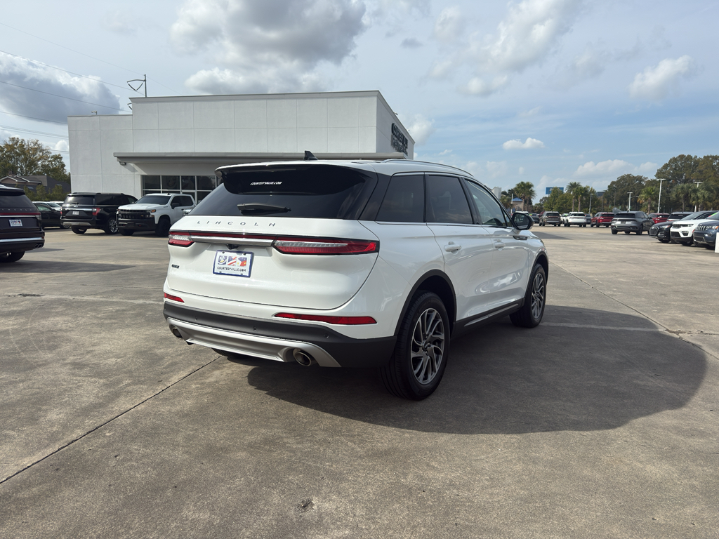 2022 Lincoln Corsair Standard Image 4 of 17