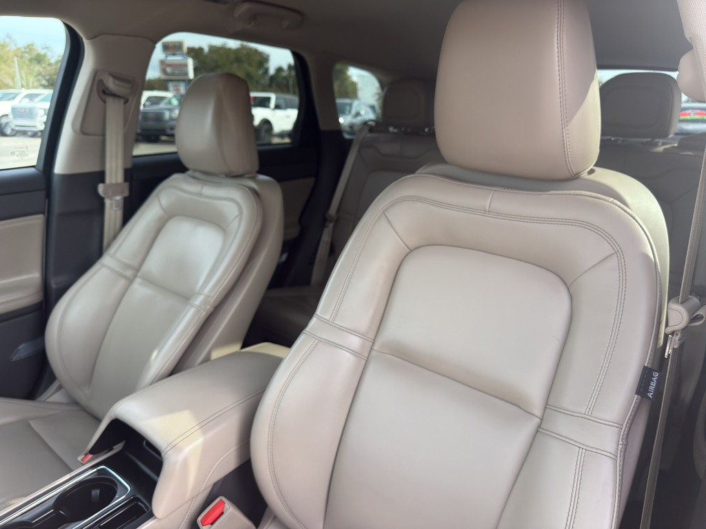 2022 Lincoln Corsair Standard Image 6 of 17