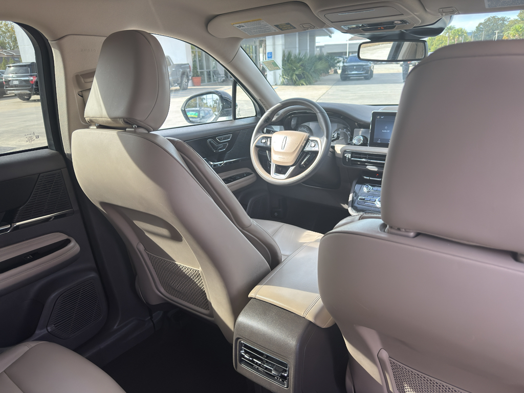 2022 Lincoln Corsair Standard Image 14 of 17