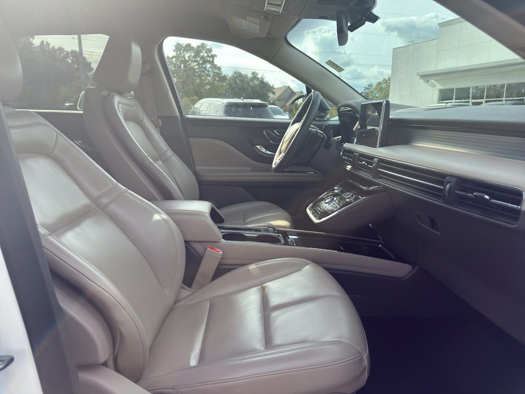 2022 Lincoln Corsair Standard Image 10 of 17