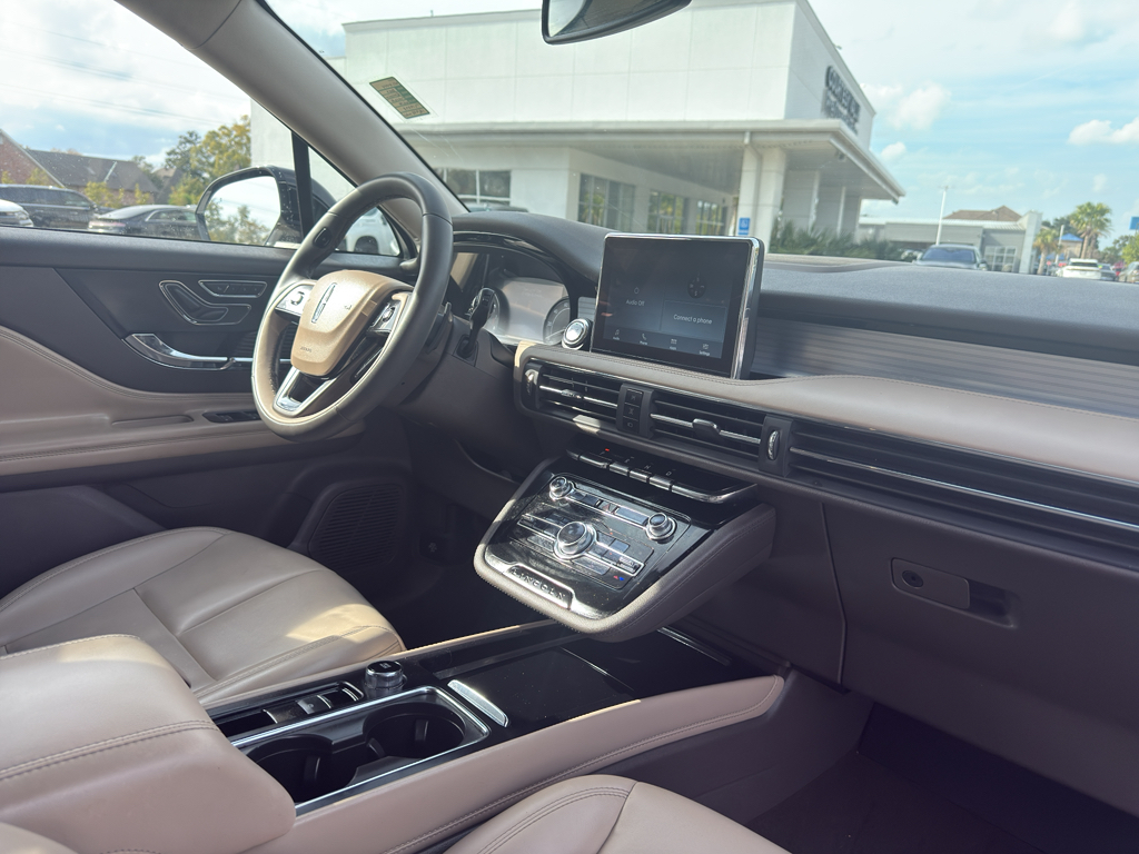 2022 Lincoln Corsair Standard Image 12 of 17