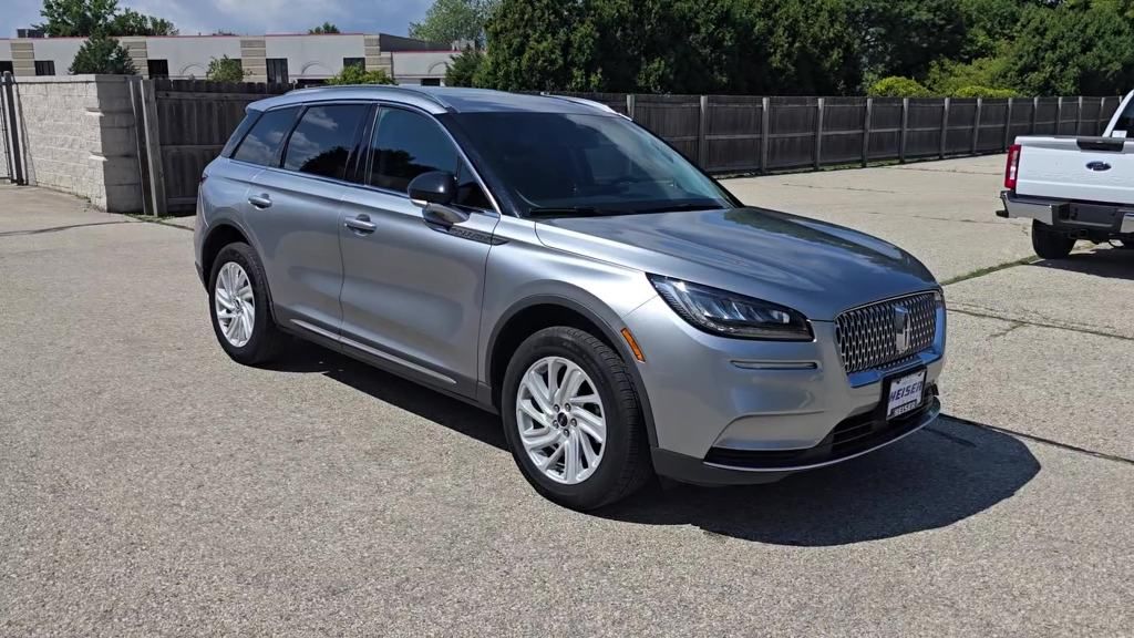 2022 Lincoln Corsair Standard Image 3 of 30