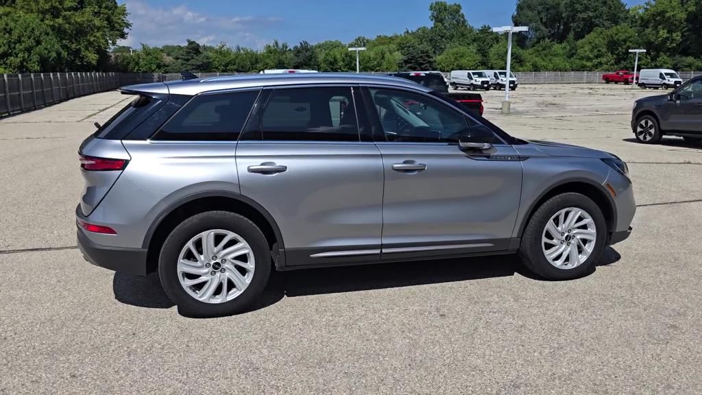 2022 Lincoln Corsair Standard Image 5 of 30