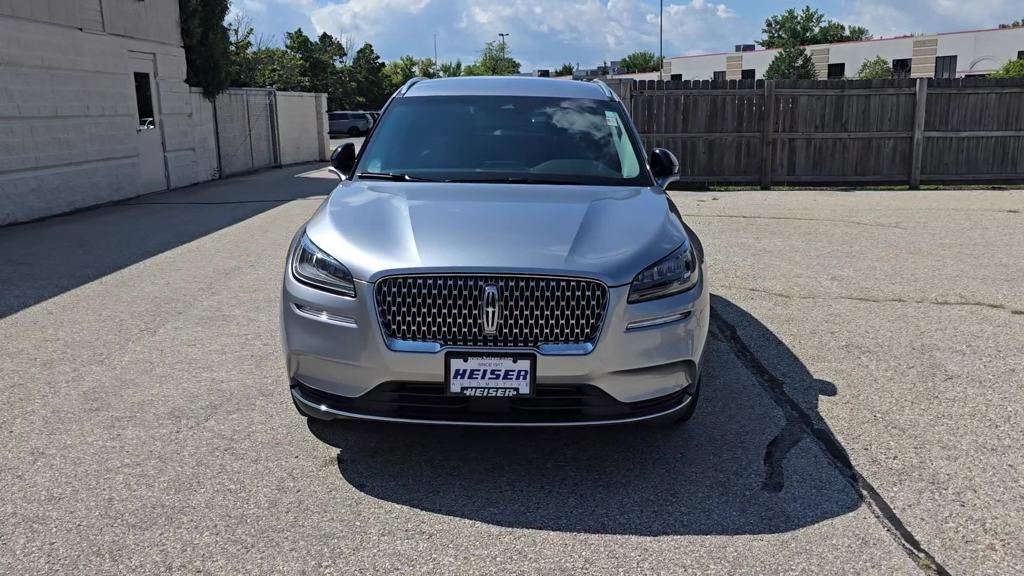 2022 Lincoln Corsair Standard Image 2 of 30