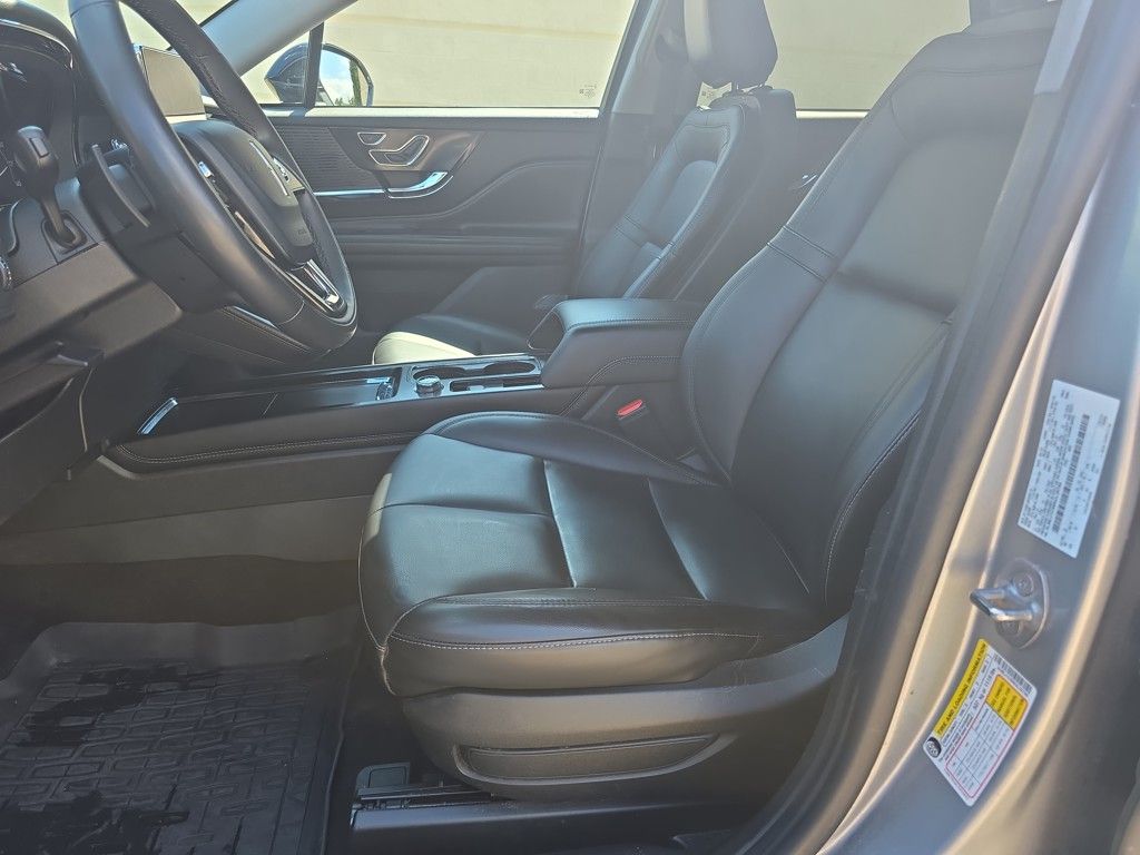 2022 Lincoln Corsair Standard Image 13 of 30