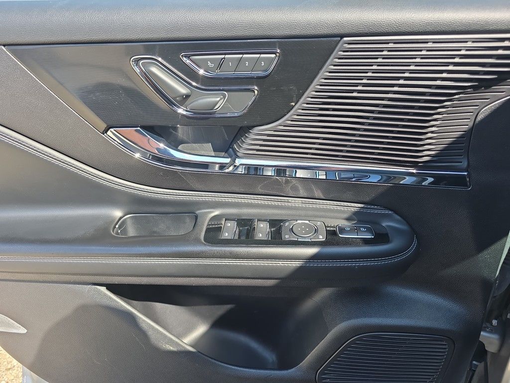 2022 Lincoln Corsair Standard Image 25 of 30