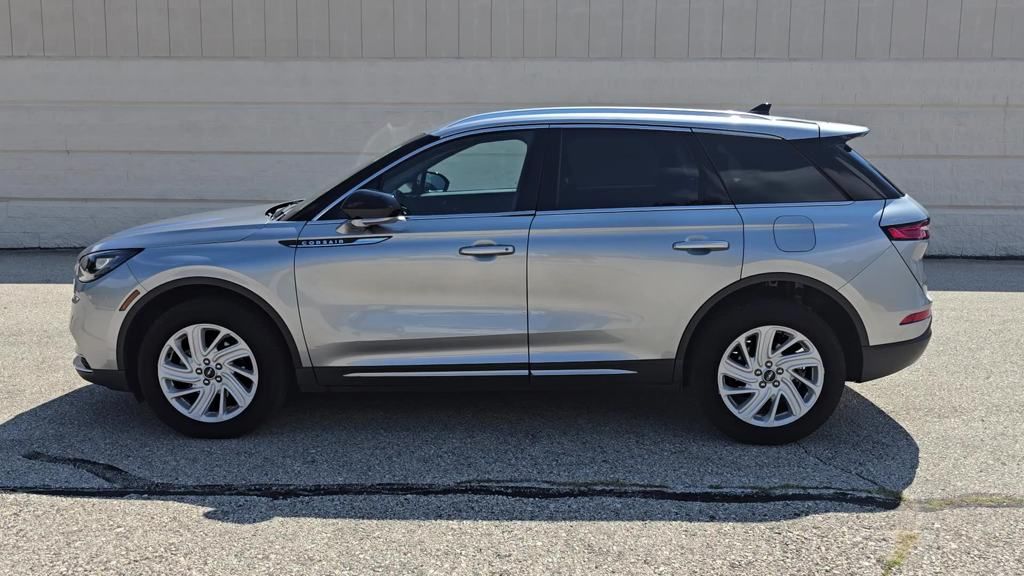 2022 Lincoln Corsair Standard Image 8 of 30