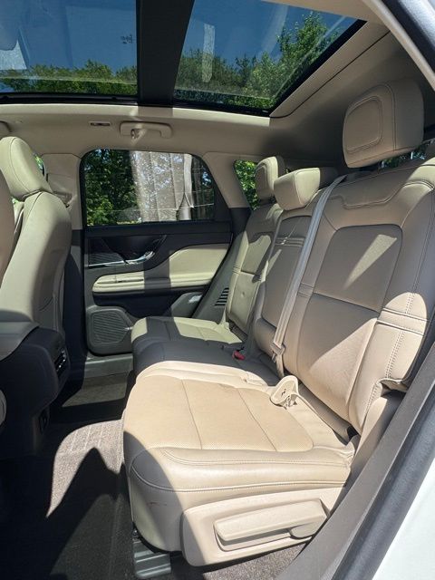 Vehicle image 12 of 23