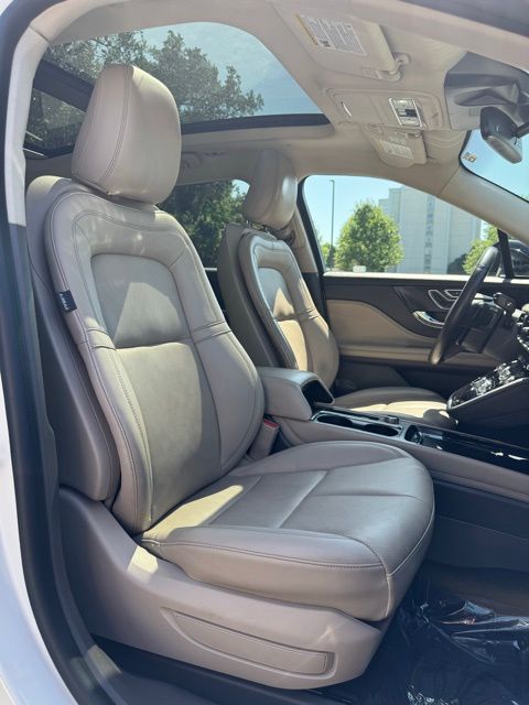 Vehicle image 11 of 23
