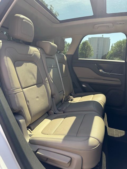 Vehicle image 10 of 23