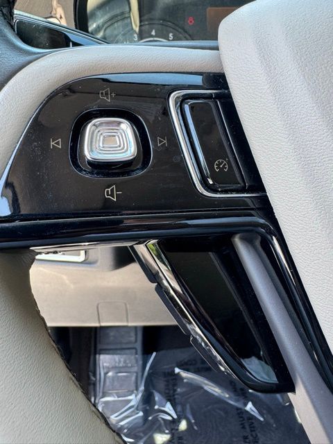 Vehicle image 22 of 23