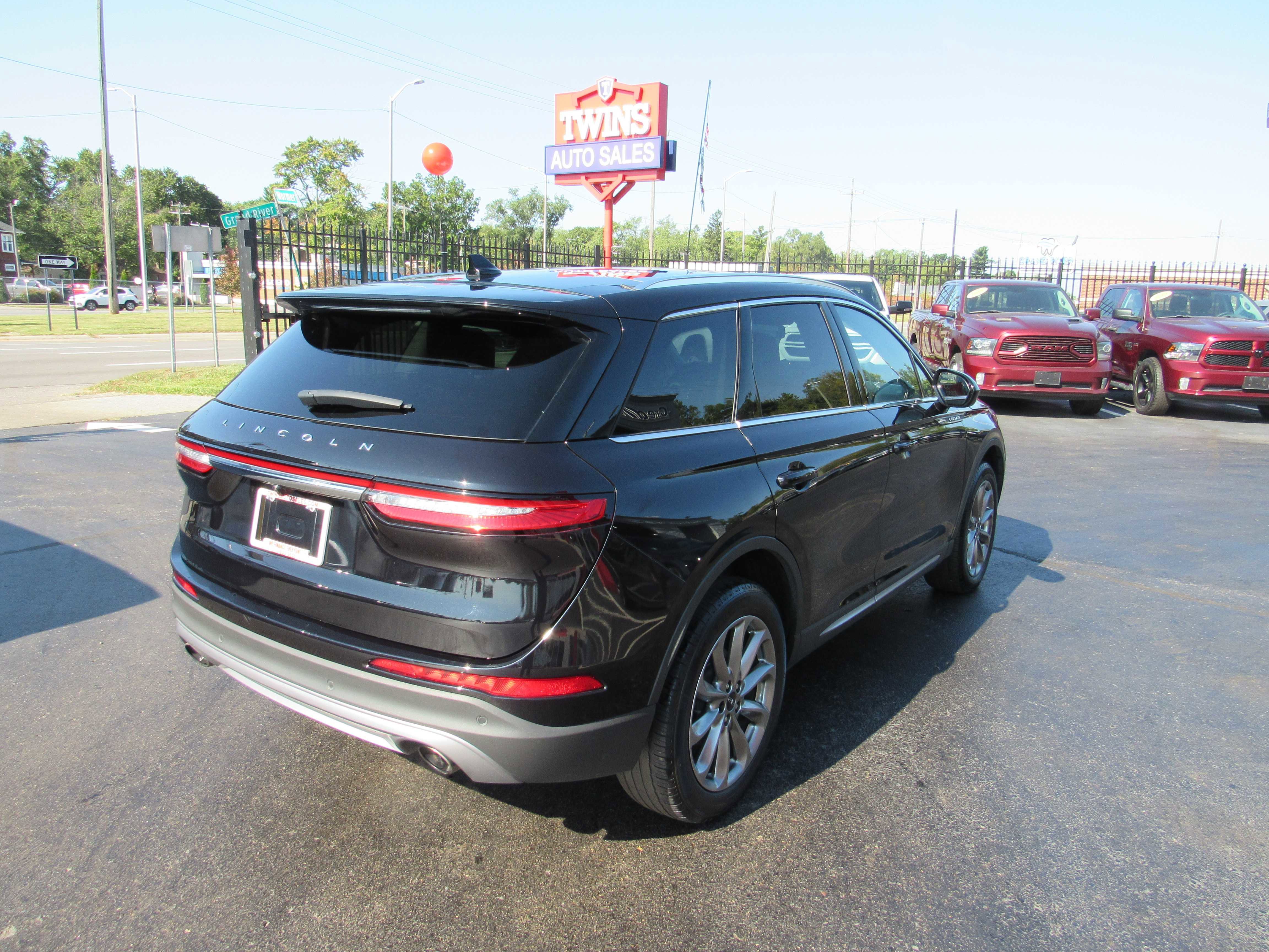 2022 Lincoln Corsair Standard Image 5 of 25