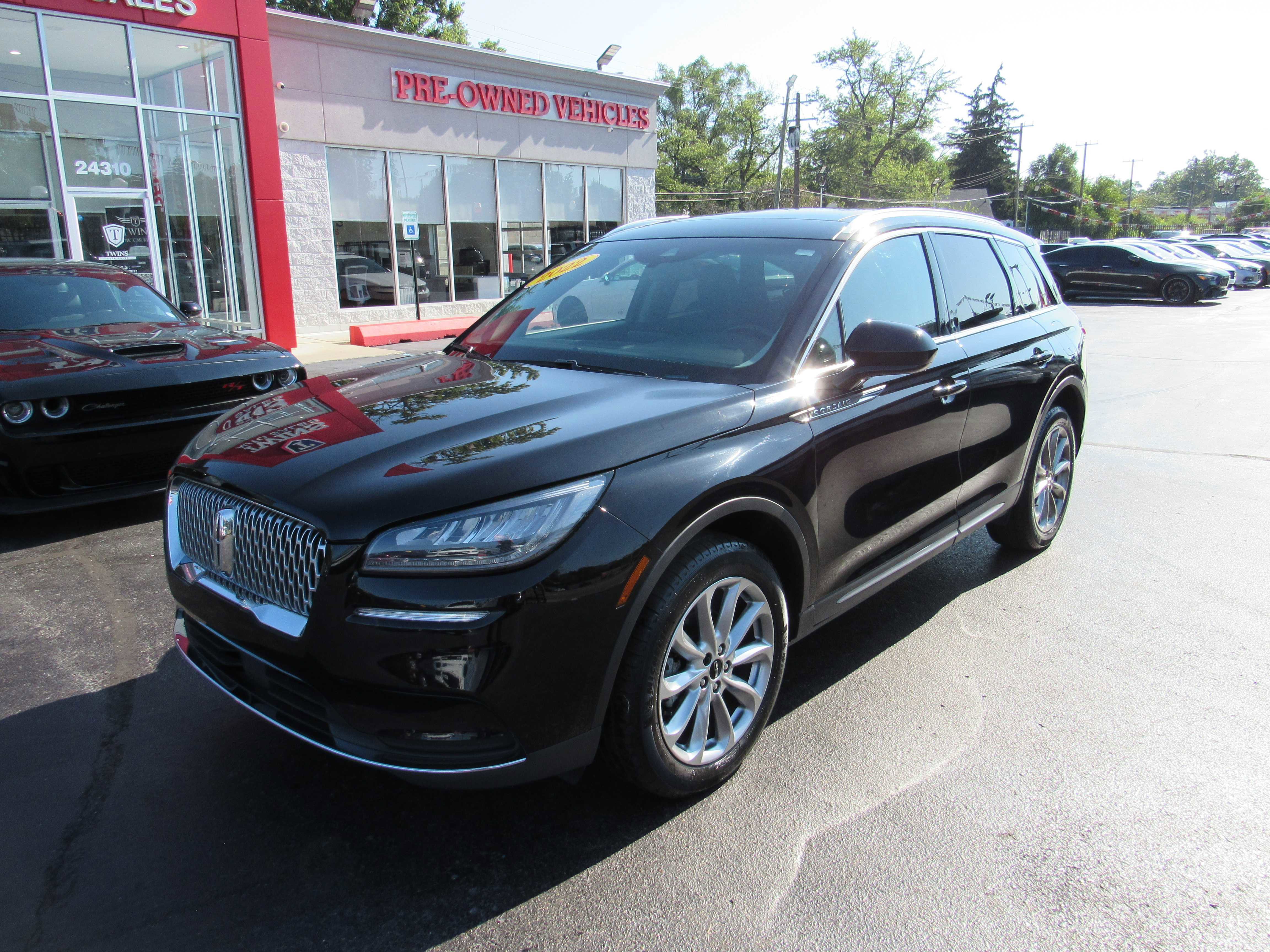 2022 Lincoln Corsair Standard Image 1 of 25