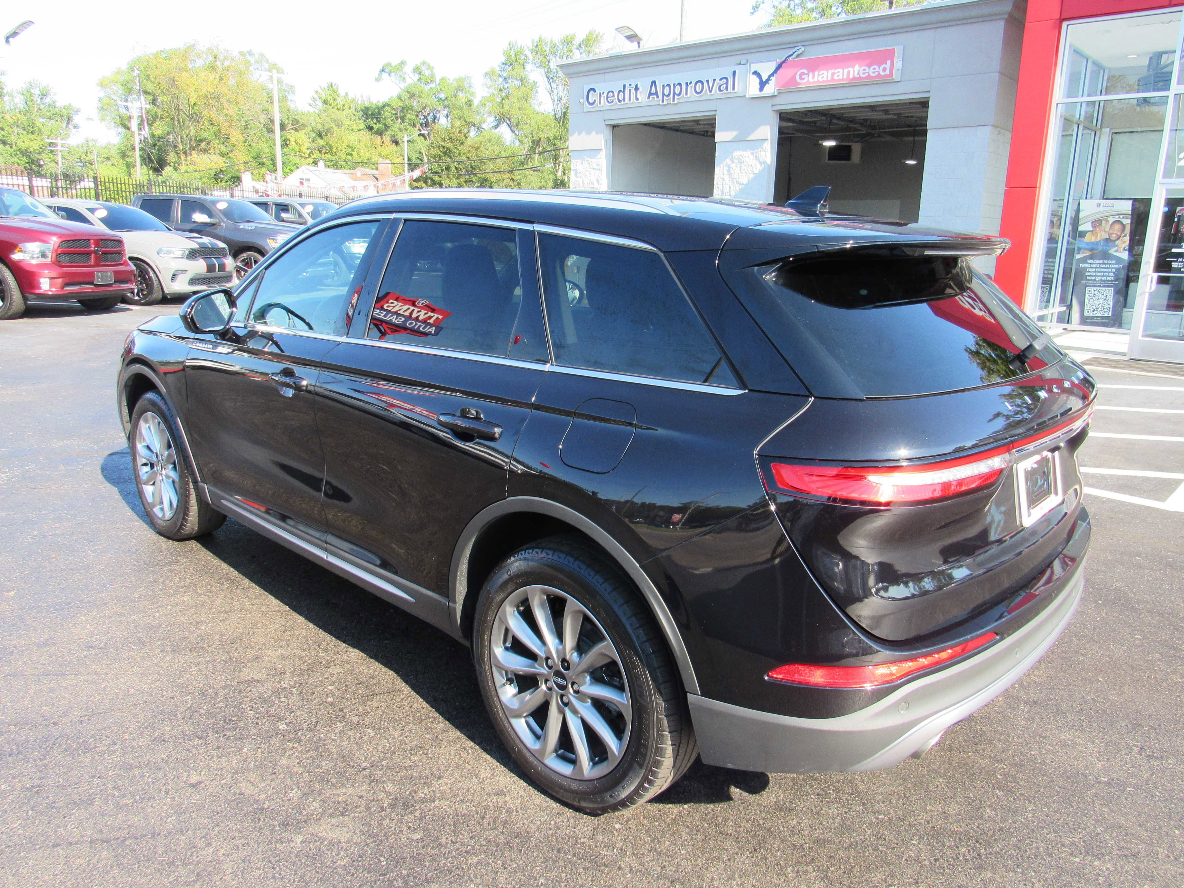 2022 Lincoln Corsair Standard Image 6 of 25