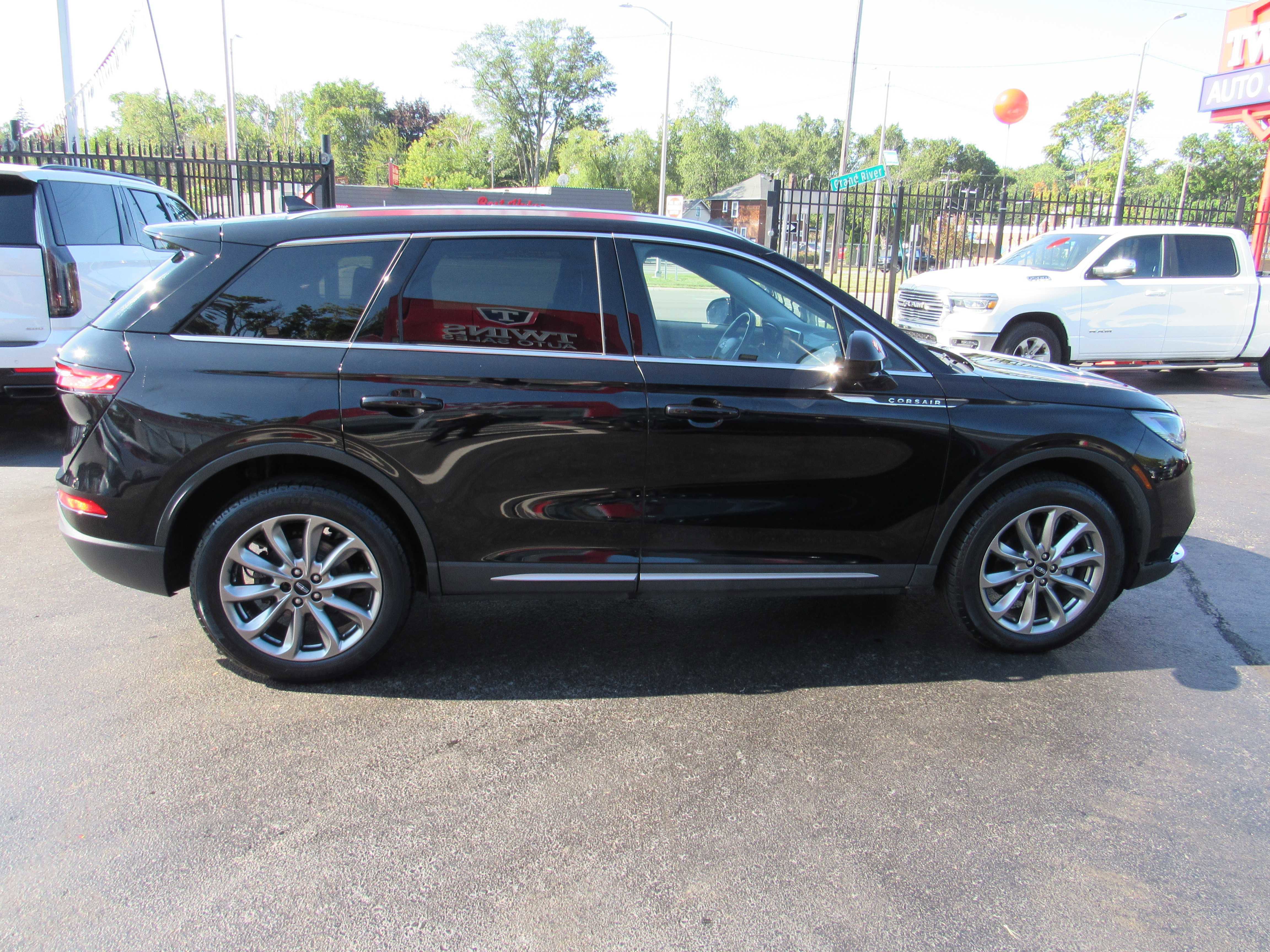 2022 Lincoln Corsair Standard Image 4 of 25