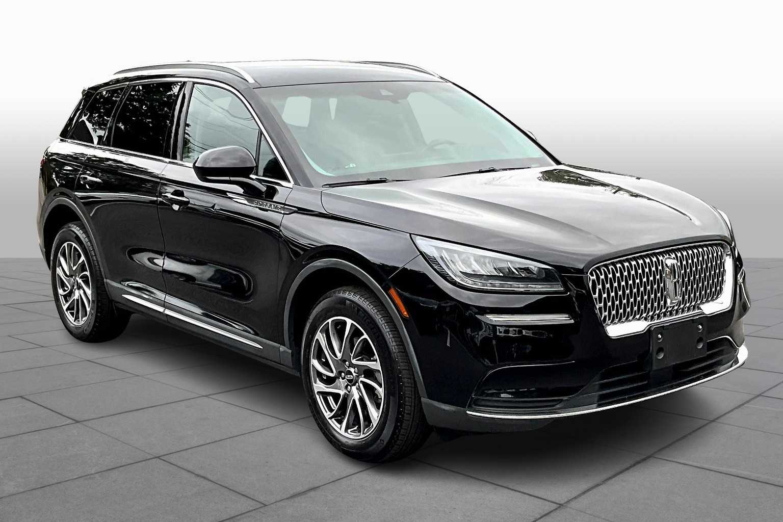 2022 Lincoln Corsair Standard Image 3 of 30