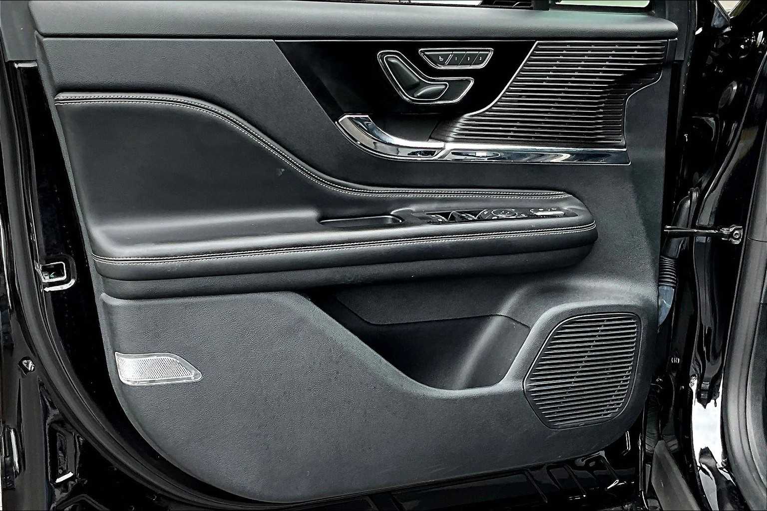 2022 Lincoln Corsair Standard Image 24 of 30