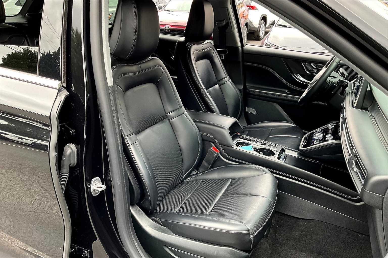 2022 Lincoln Corsair Standard Image 10 of 30