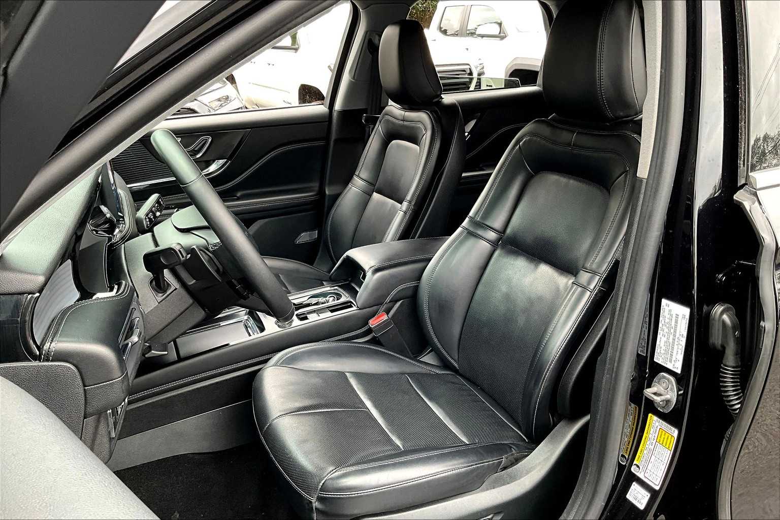 2022 Lincoln Corsair Standard Image 13 of 30