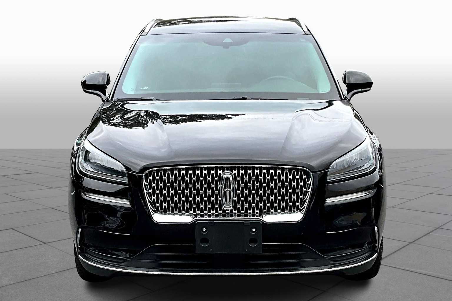 2022 Lincoln Corsair Standard Image 2 of 30