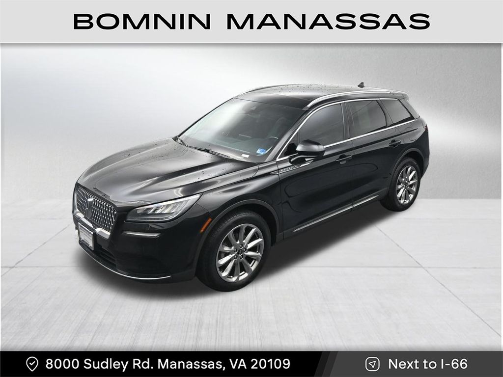 2022 Lincoln Corsair Standard Image 2 of 41