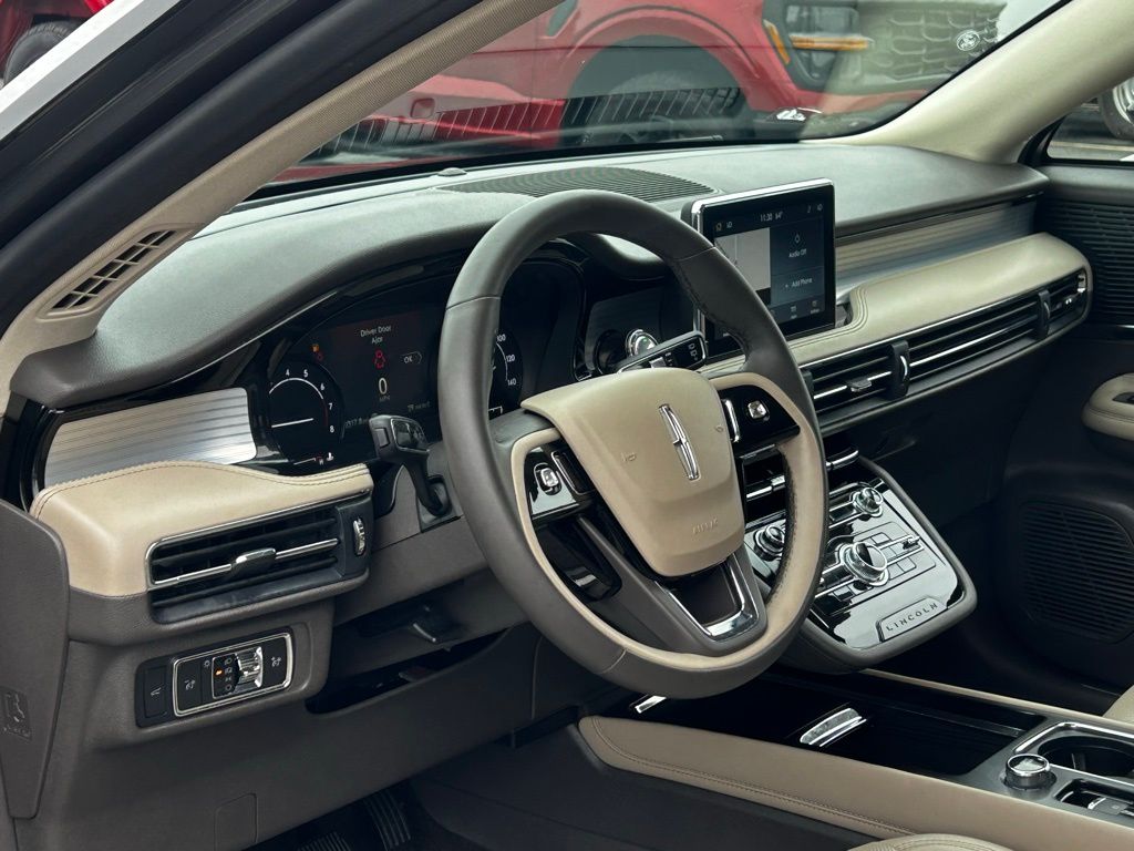 Vehicle image 10 of 23