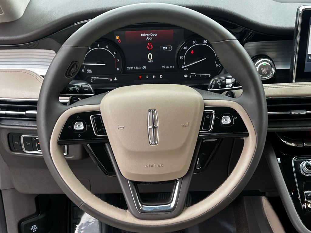 Vehicle image 18 of 23