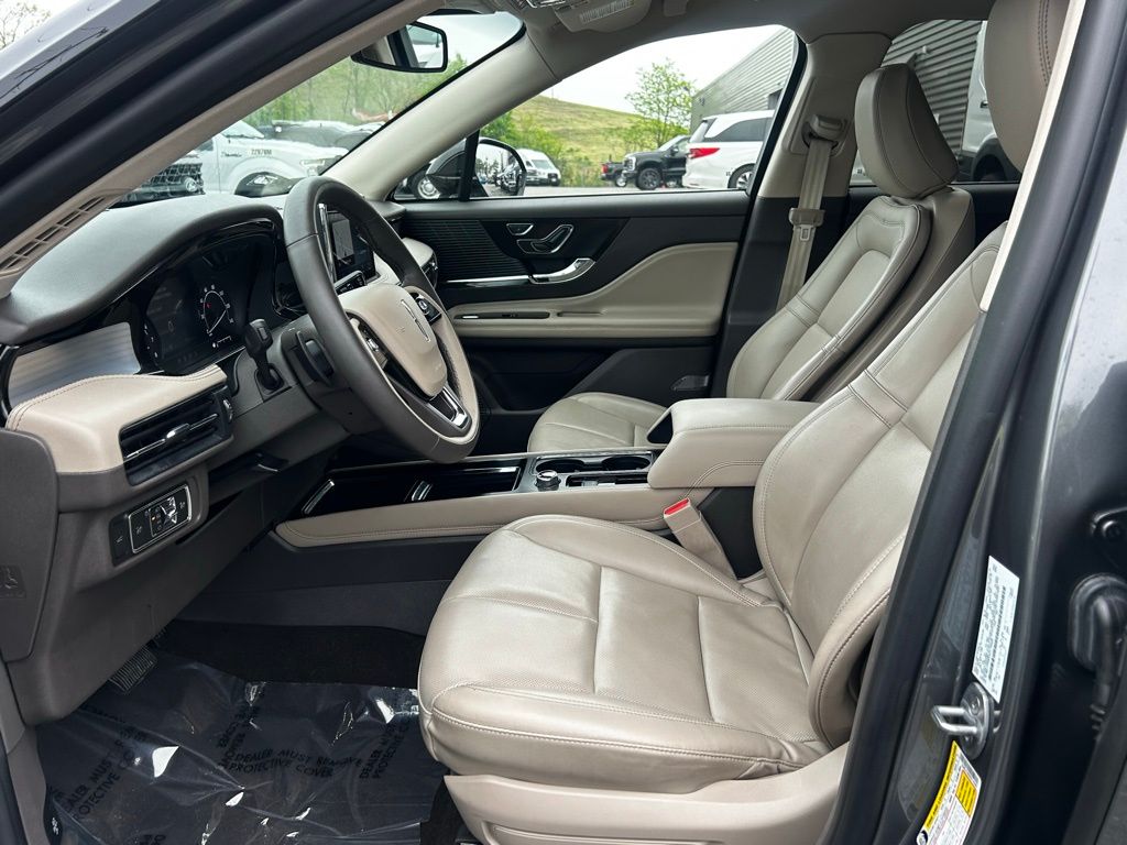 Vehicle image 11 of 23