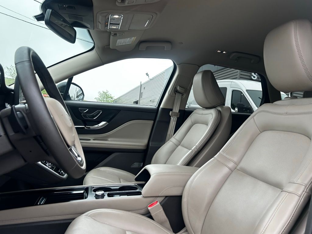 Vehicle image 12 of 23