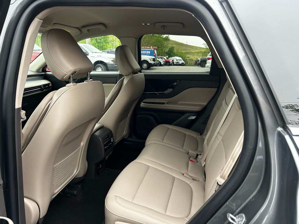 Vehicle image 16 of 23