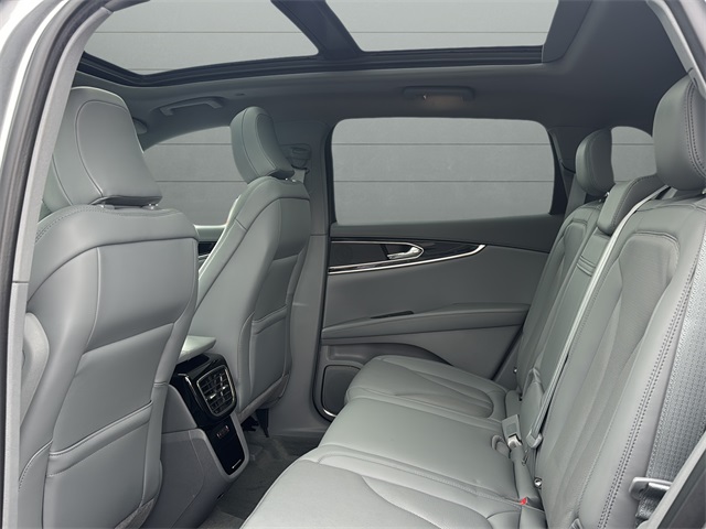 2022 Lincoln Nautilus Reserve Image 11 of 18