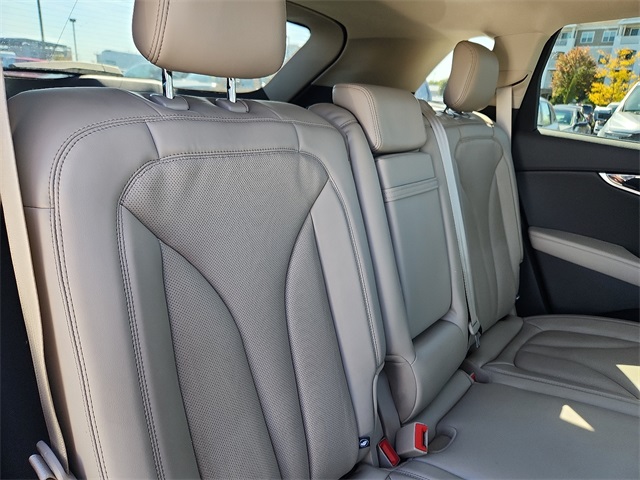 2022 Lincoln Nautilus Reserve Image 9 of 32