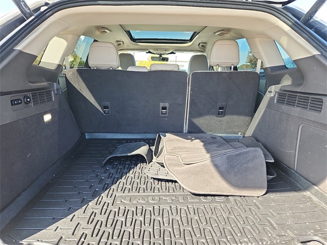 2022 Lincoln Nautilus Reserve Image 8 of 32