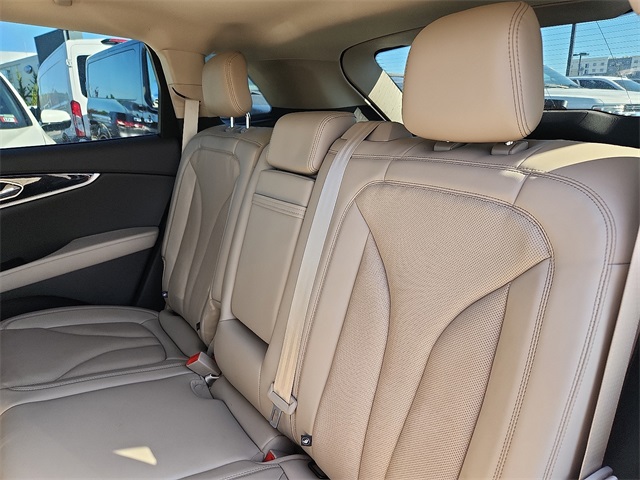 2022 Lincoln Nautilus Reserve Image 10 of 32