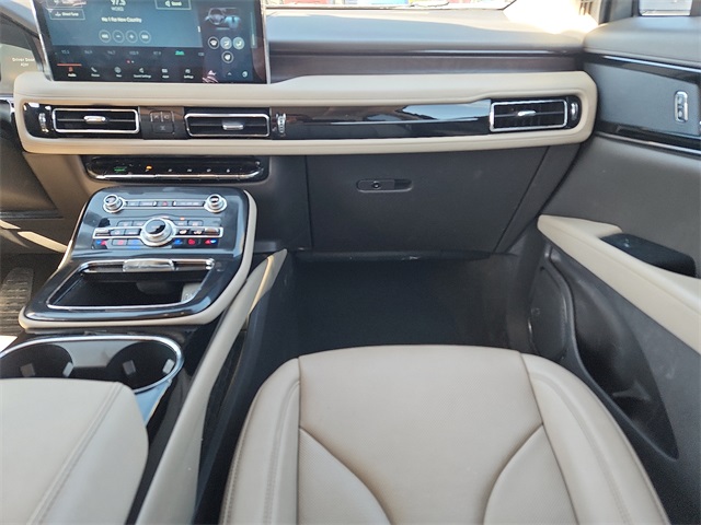 2022 Lincoln Nautilus Reserve Image 18 of 32