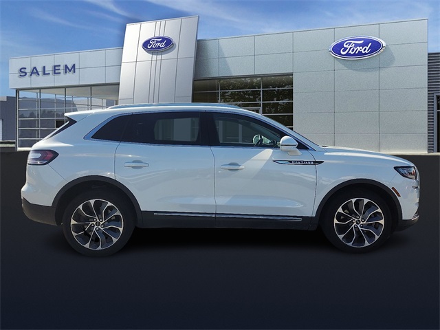 2022 Lincoln Nautilus Reserve Image 4 of 32