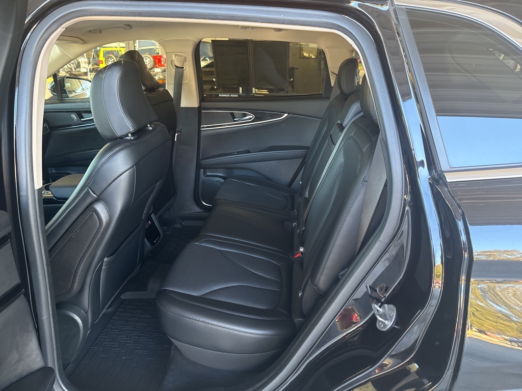 2022 Lincoln Nautilus Reserve Image 15 of 26