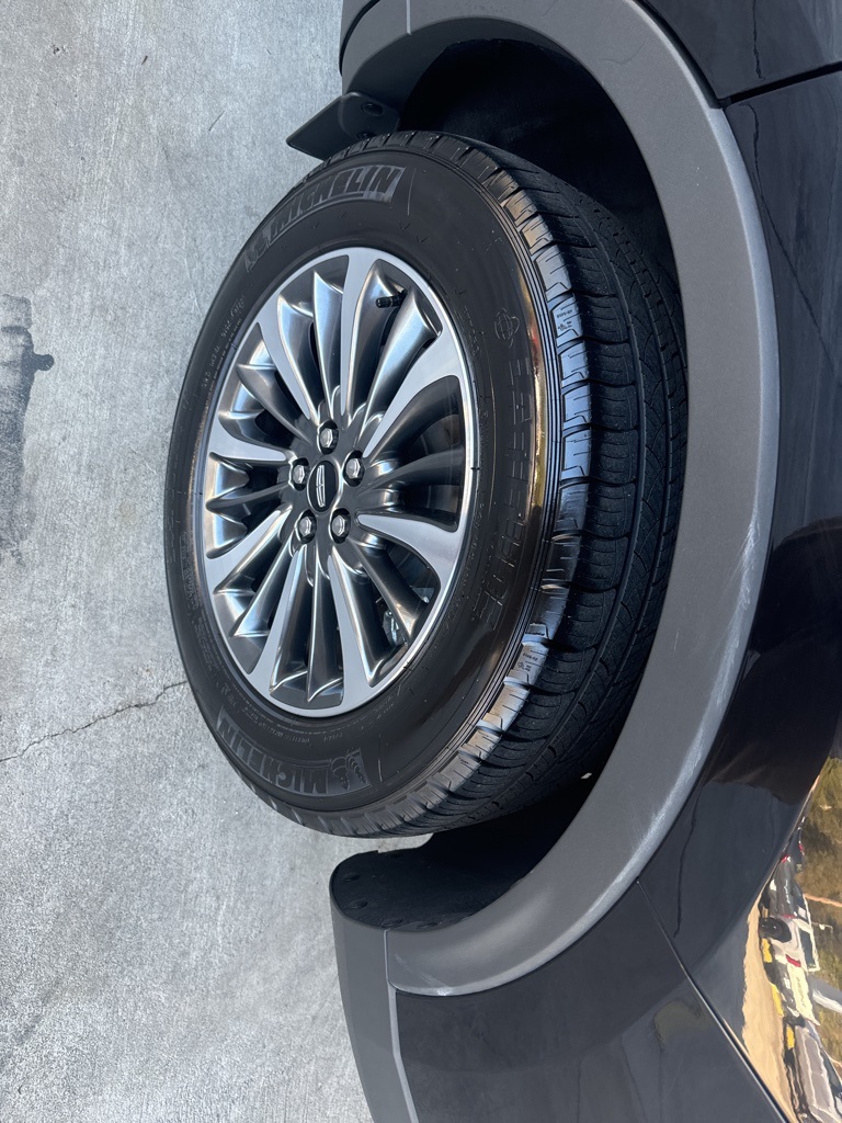 2022 Lincoln Nautilus Reserve Image 8 of 26