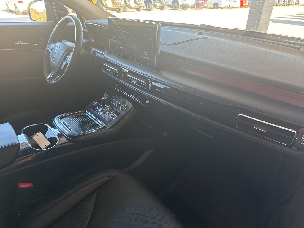 2022 Lincoln Nautilus Reserve Image 17 of 26